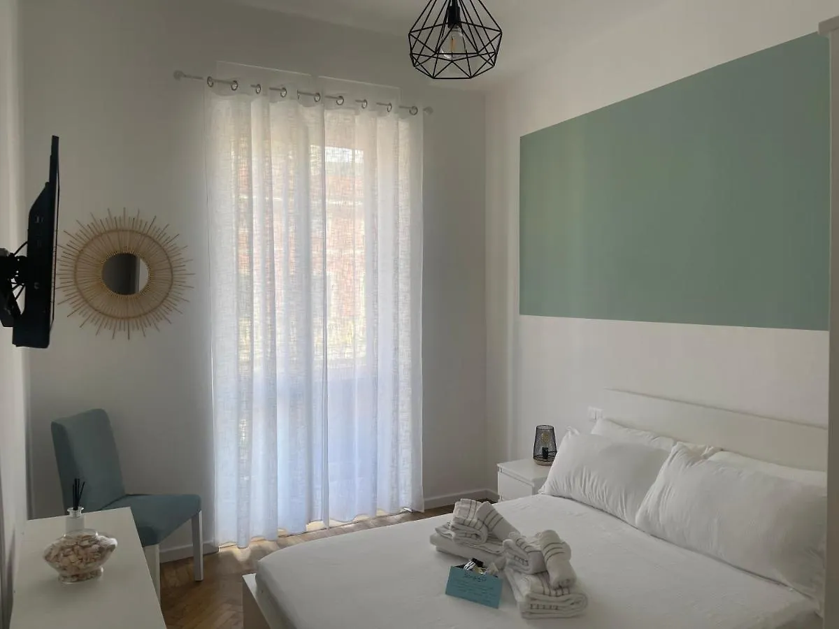 Affittacamere VERDE Ridi Che Ti Passa, stanza in appartamento con bagno privato Alassio