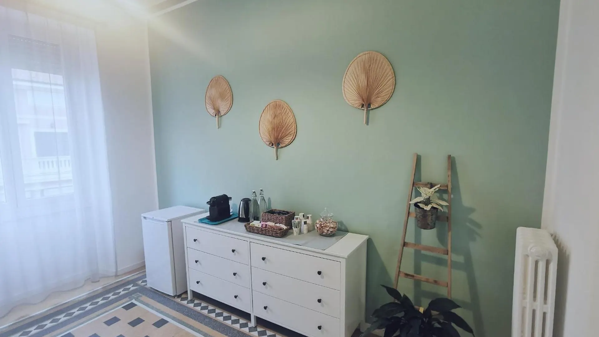 Affittacamere VERDE Ridi Che Ti Passa, stanza in appartamento con bagno privato Alassio